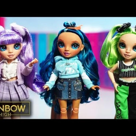 Embedded thumbnail for Rainbow High Jr. High Jade Hunter doll