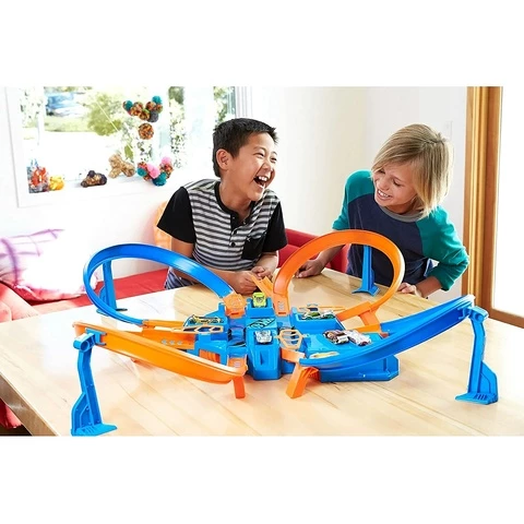  Hot Wheels Action Criss Cross Crash Magnifying track play set