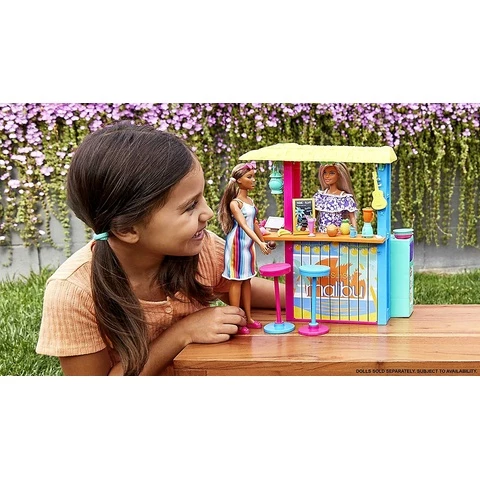 Barbie Malibu beach kiosk with accessories