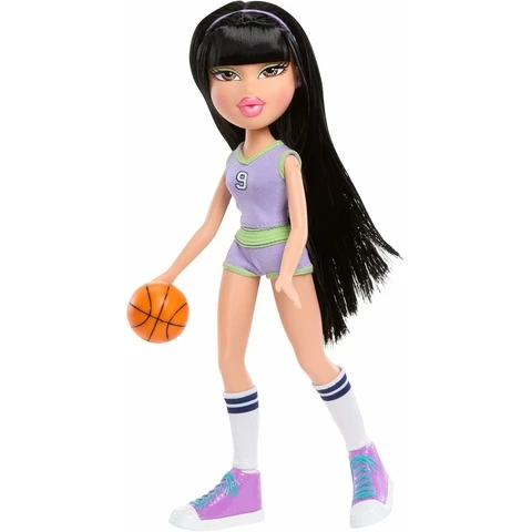 Bratz koripallonukke ja koripallo kuvassa