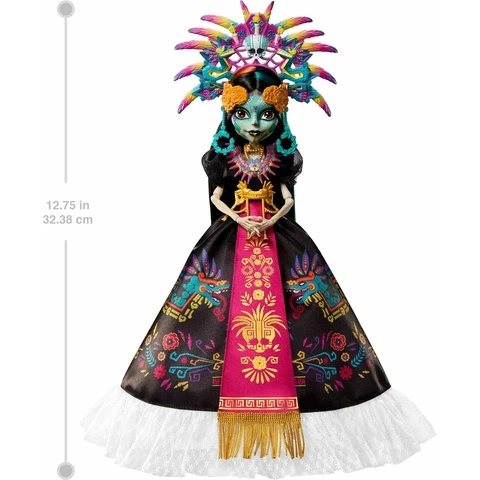Monster High nukke Skelita Calaveras – musta viitta ja kirkkaat Quetzalcoatlin värit