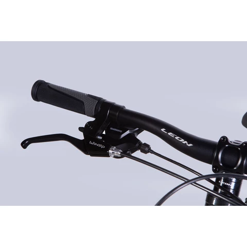 Leon JUNIOR 24" 8-v maastopyörä musta (Musta, 24'')